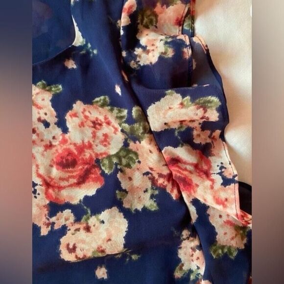 Blouse Women’s Small Navy Blue Floral Ruffle Sleeveless Cottagecore - Picture 6 of 7